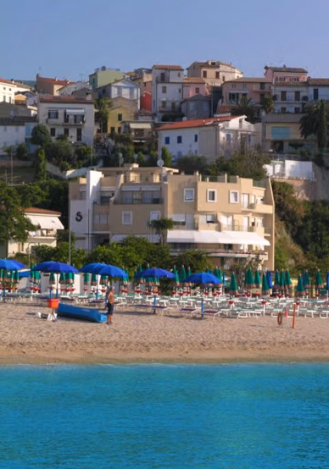 4. Hotel Scogliera