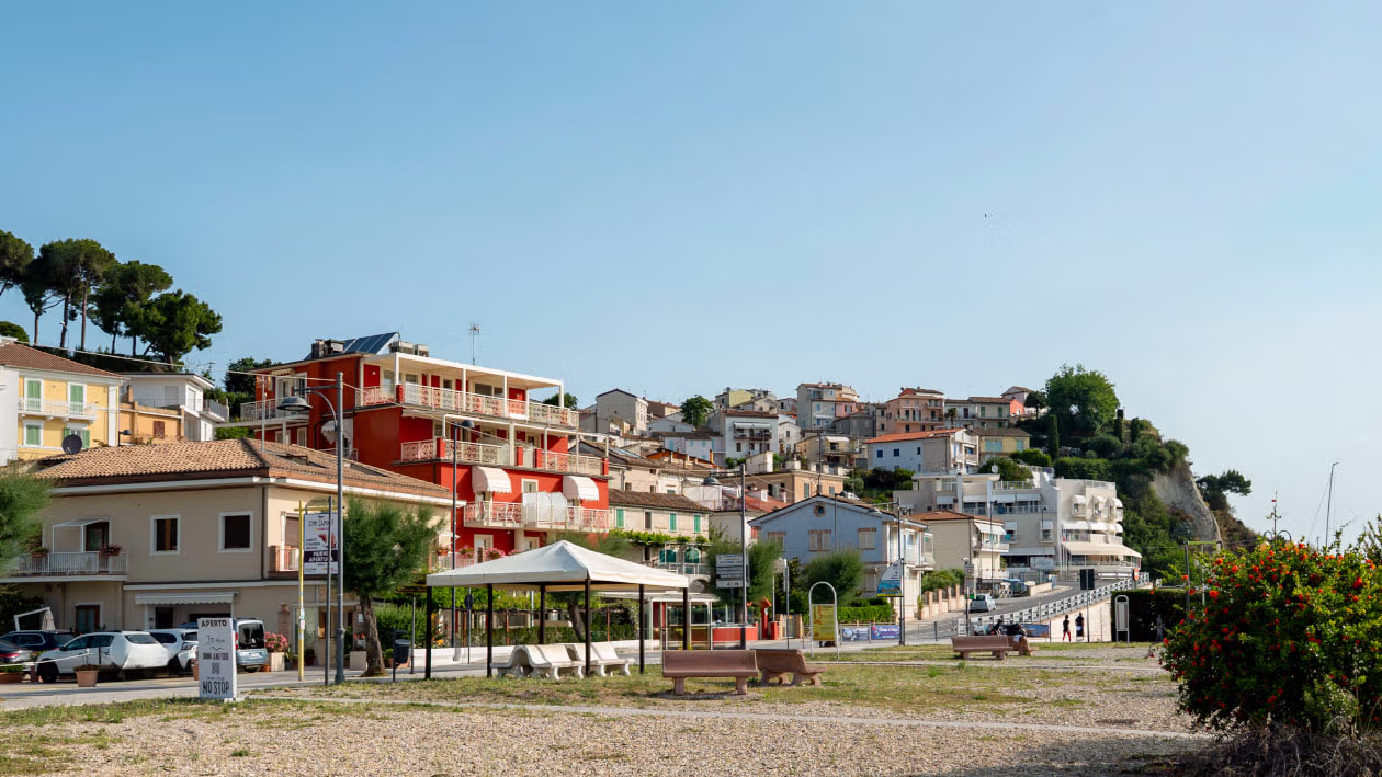  Lungomare e spiaggia di Numana Bassa
